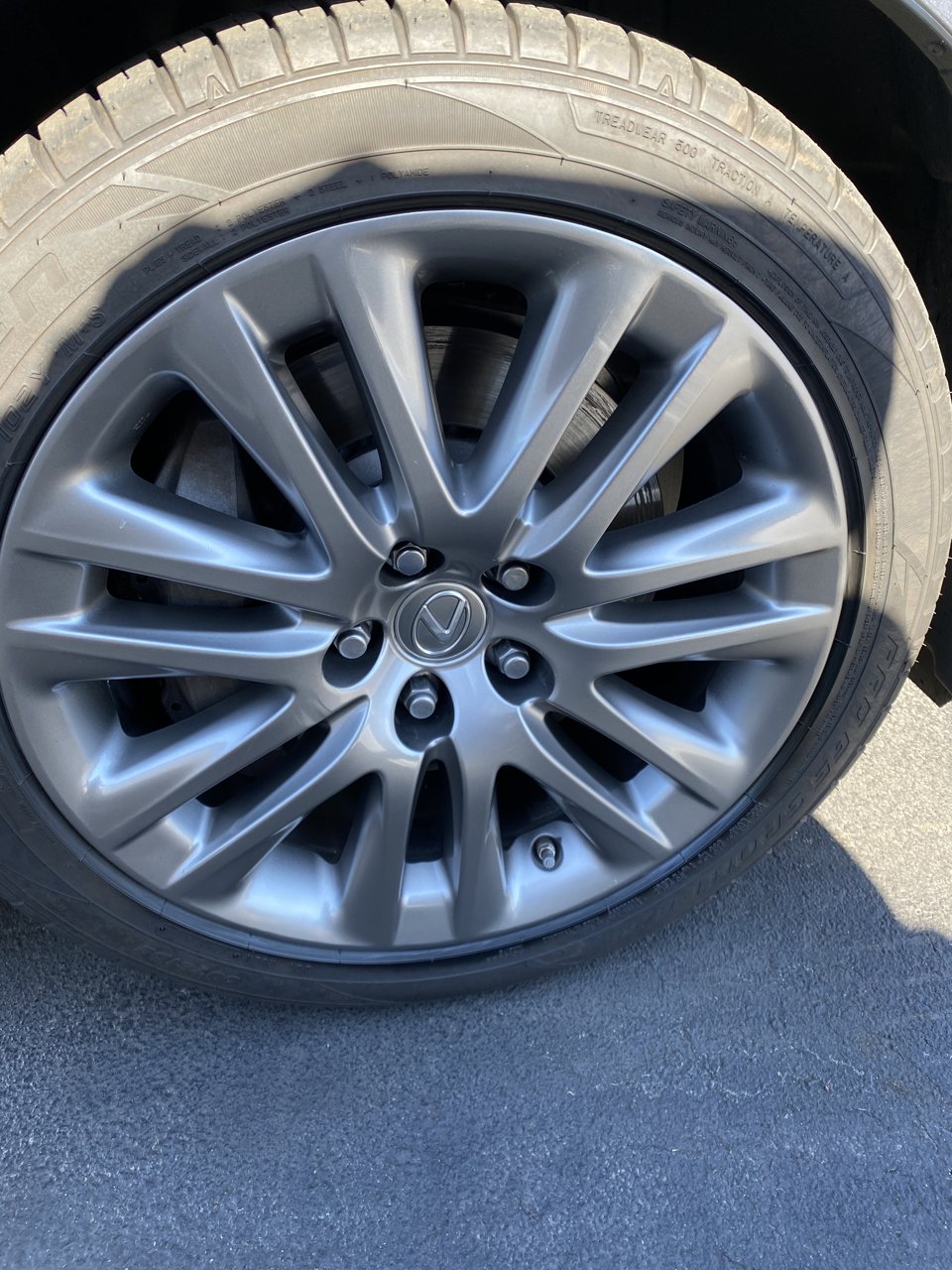 Lexus wheel with a restored metallic finish after refinishing